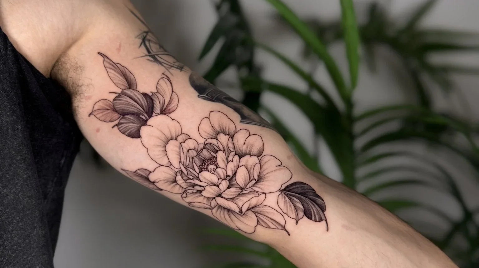 איך מתמודדים עם קעקוע שמתקלף? שלב־אחר־שלב - John Boy Tattoo