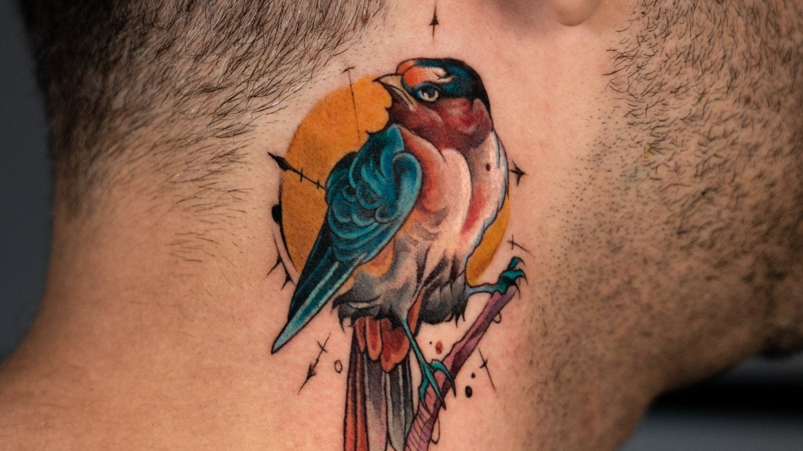 קעקועים בצוואר: הצהרה נועזת שלא מסתירים - John Boy Tattoo