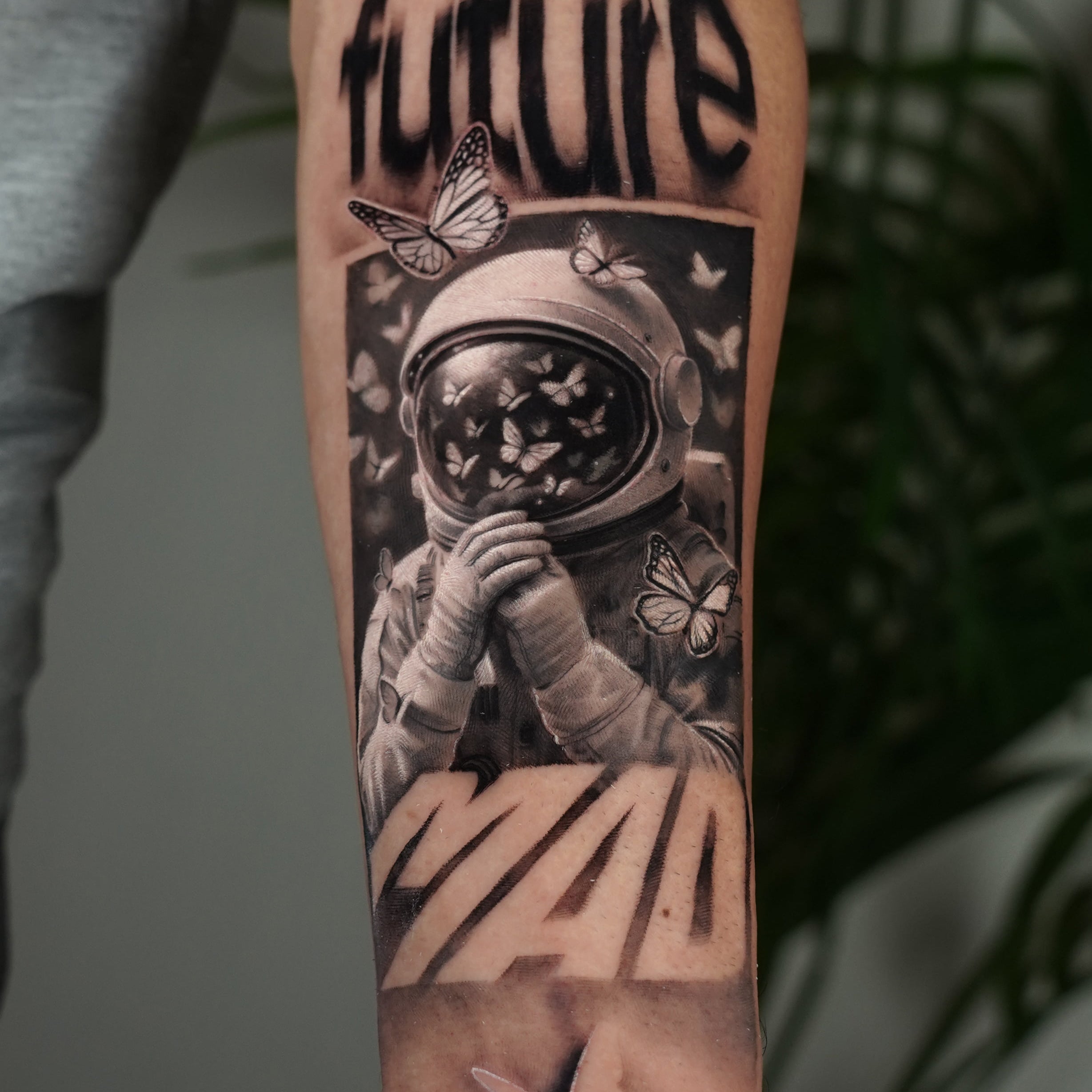 John Boy Tattoo large-tattoo-astronaut-butterflies-black-and-grey-forearm-grand-tatouage-astronaute-papillons-tatuaje-grande-astronauta-mariposas-john-boy-tattoo-israel