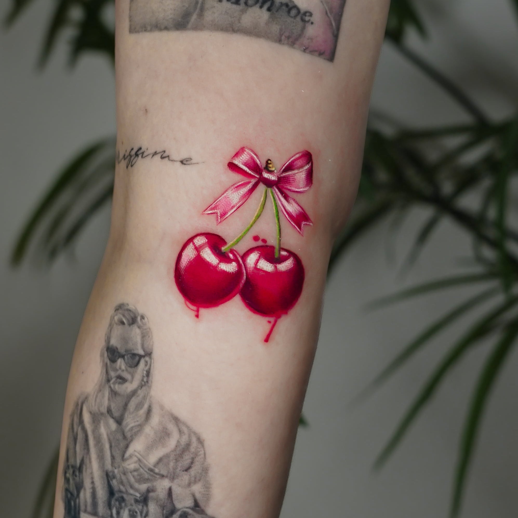 John Boy Tattoo small-tattoo-cherries-pink-bow-color-realism-petit-tatouage-cerises-noeud-rose-tatuaje-pequeno-cerezas-lazo-rosa-john-boy-tattoo-israel