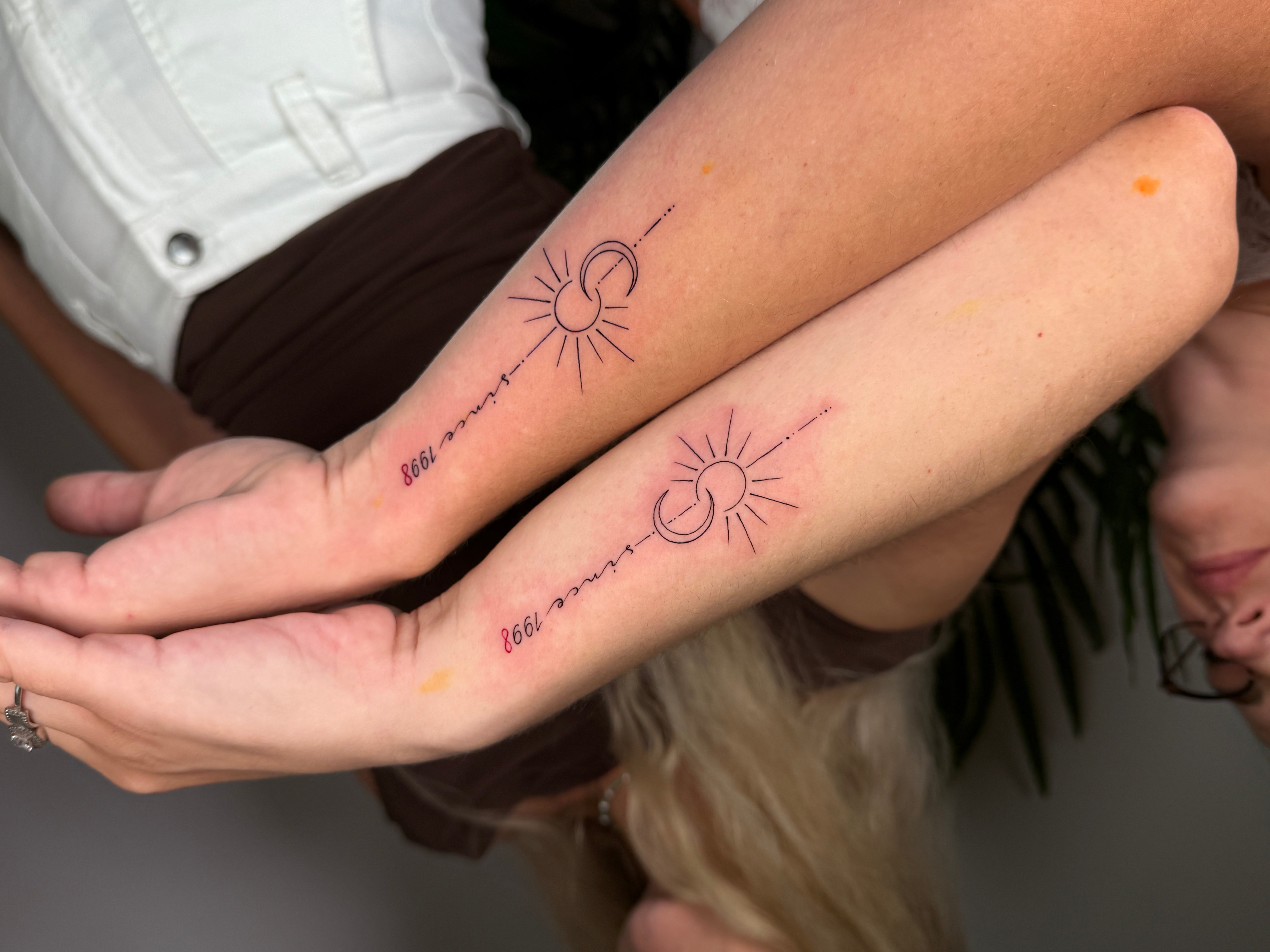 האמנות שבפרטים הקטנים: המדריך המלא לקעקועי המינימליזם של JonBoy - John Boy Tattoo