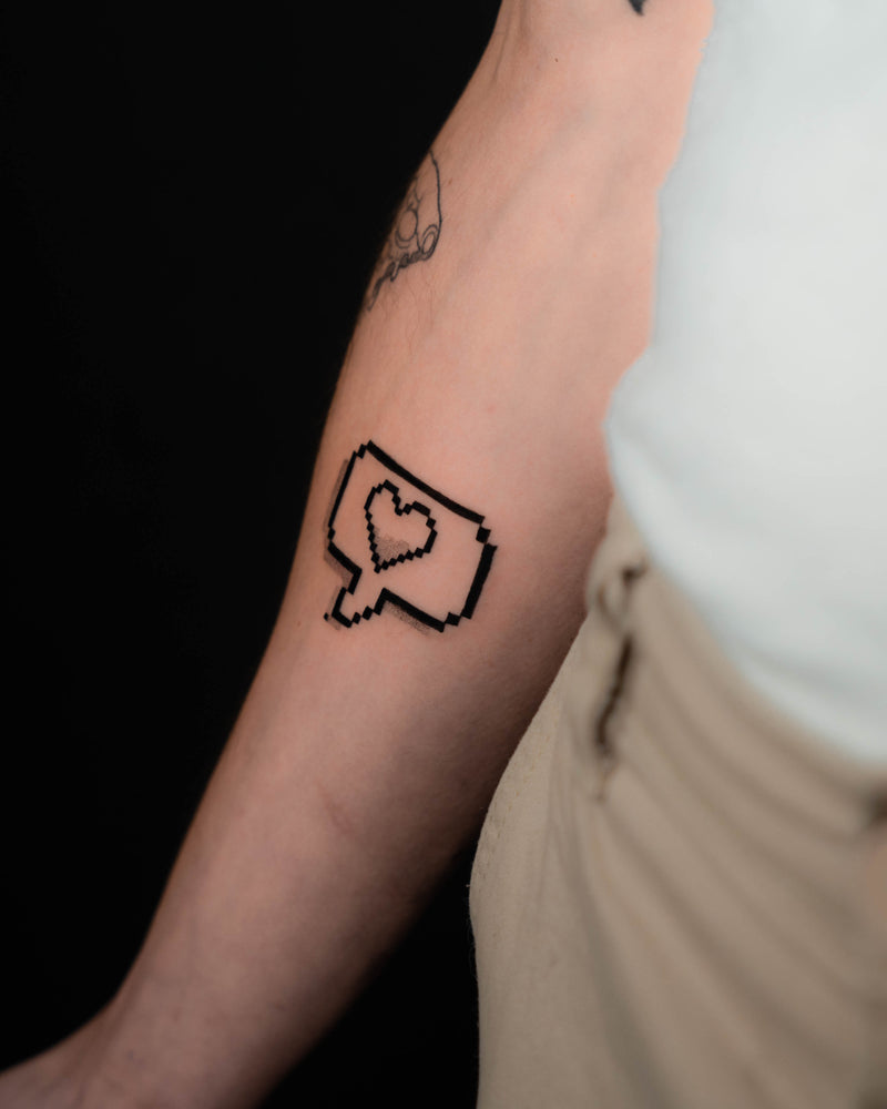 John Boy Tattoo small-tattoo-pixel-heart-like-button-gaming-style-petit-tatouage-coeur-pixel-jeu-video-tatuaje-pequeno-corazon-pixel-videojuego-john-boy-tattoo-israel