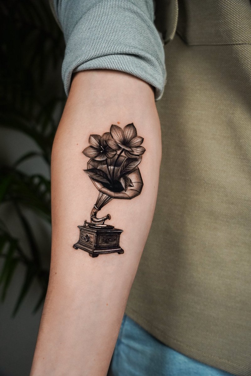 Ofir Meishar - אופיר מיישר – קעקוע מקצועי בסטודיו John Boy Tattoo תל אביב