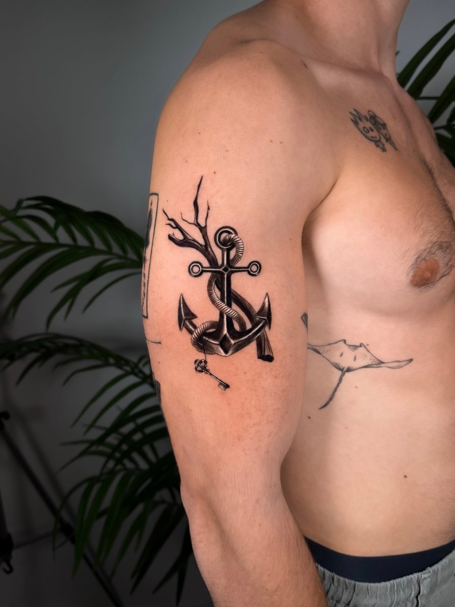 Omri Ben Harosh - עומרי בן הרוש – קעקוע מקצועי בסטודיו John Boy Tattoo תל אביב